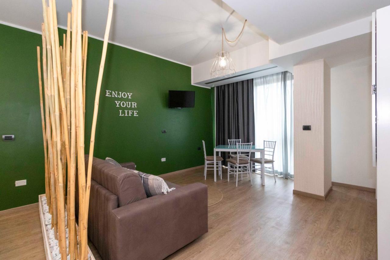 Enjoy Room- Appartamento Con Parcheggio Gratuito E Colazione Deliziosa ! 토리노 외부 사진